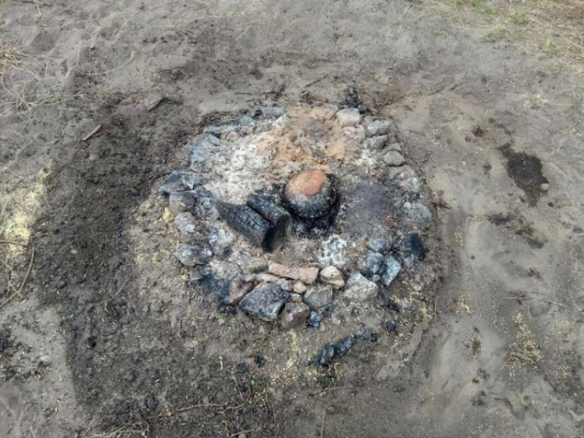 Последствия загадочного ритуала с хлебом и костром сняли под Воронежем