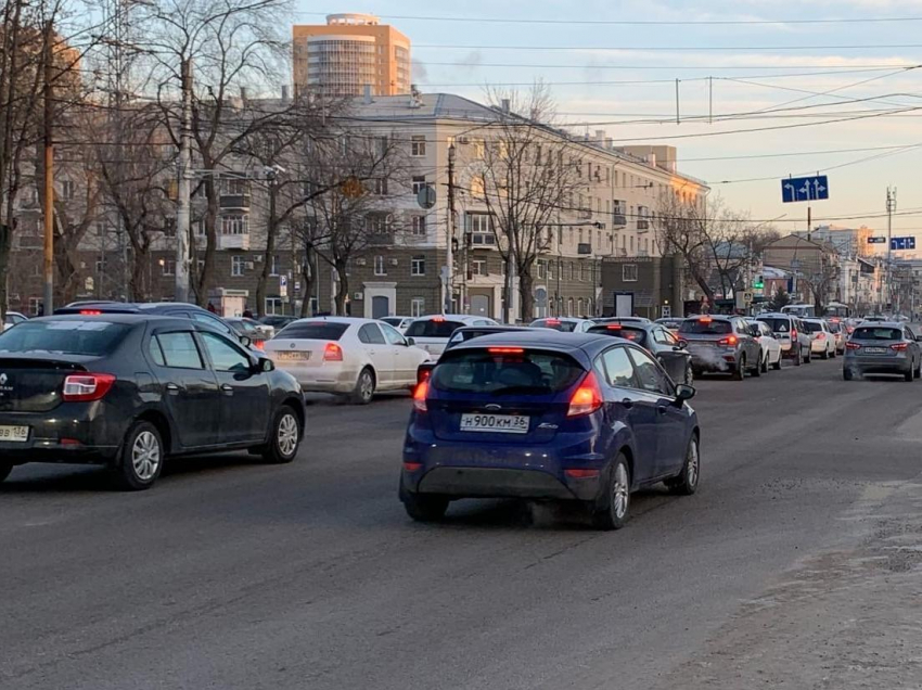 Морозные пробки сковали Воронеж в начале рабочей недели