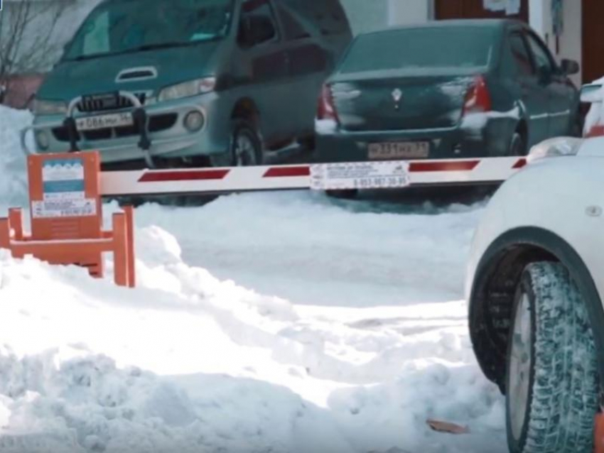 Шлагбаумы в центре Воронежа рассорили жителей двух многоэтажек