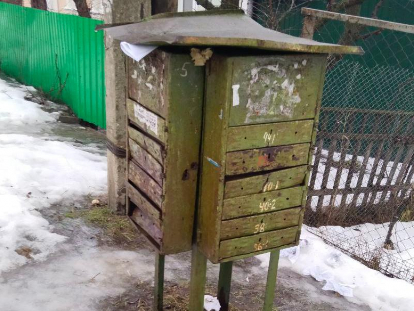 "Доисторические» почтовые ящики, превращающие все в кашу, показали на фото в Воронеже