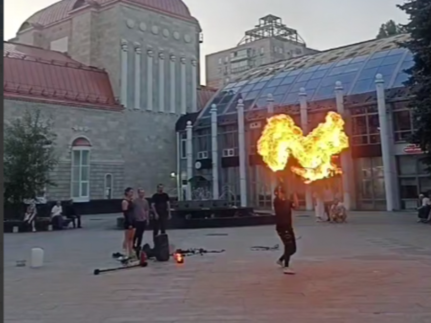 Игры с огнем попали на видео у воронежского театра