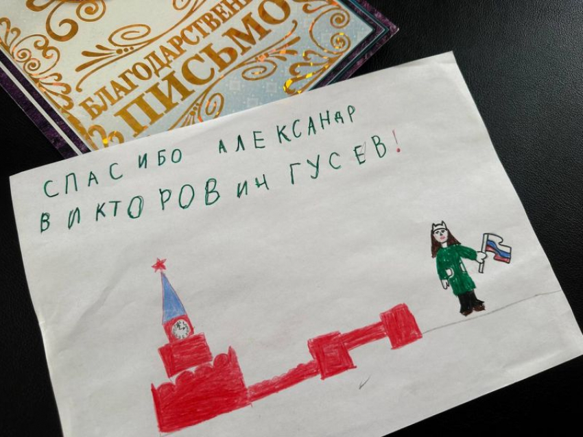 Трогательным подарком от маленькой девочки поделился в Сети воронежский губернатор 