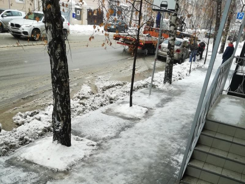 Воронежцы сообщили об эвакуации автомобилей с платной парковки