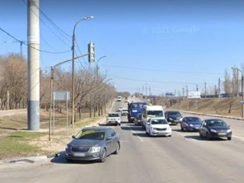 Мощные пробки сковали движение в районе парка «Динамо»