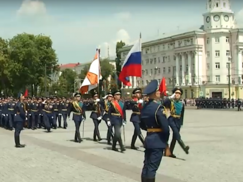 Помпезный выпускной ВАТУ с участием губернатора сняли на видео 