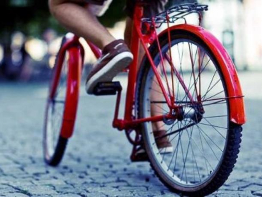 В Воронеже неизвестный водитель сбил 11-летнего велосипедиста и скрылся с места ДТП 