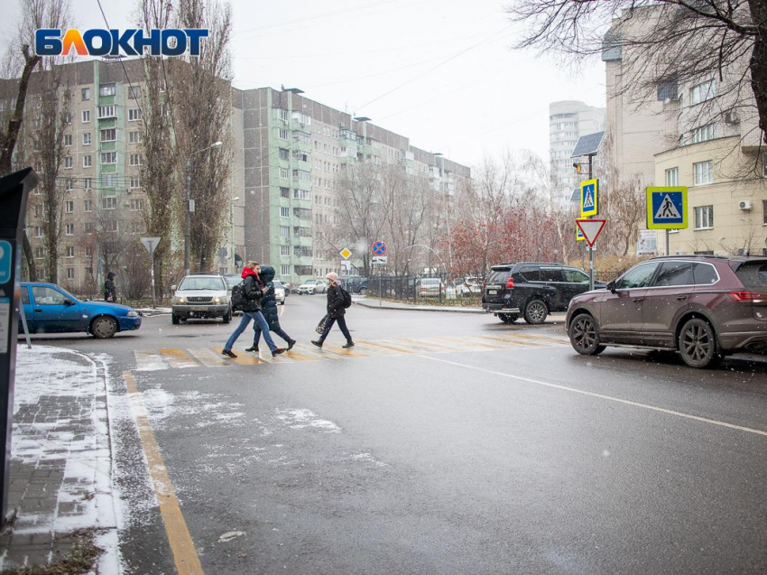 Желтый уровень опасности из-за гололедицы на дорогах объявили в Воронежской области