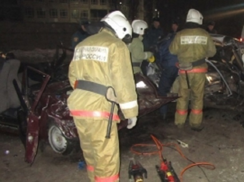 В Воронеже при столкновении легковушек погибла женщина, и пострадал 2-летний ребенок