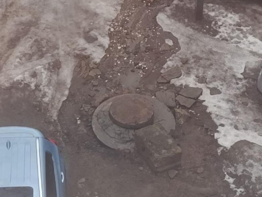 Праздничный бурлеск канализации не привел в восторг жителей Воронежа 