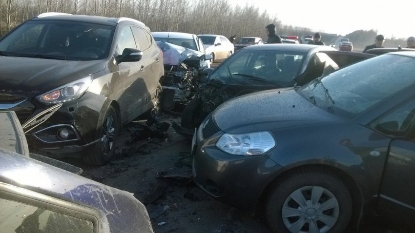 Восемь машин сплющило ураганом под Воронежем (ФОТО и ВИДЕО) 
