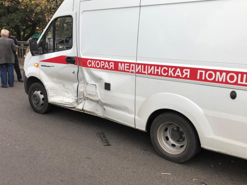 Машина скорой помощи с пациентом попала в ДТП в Воронеже 