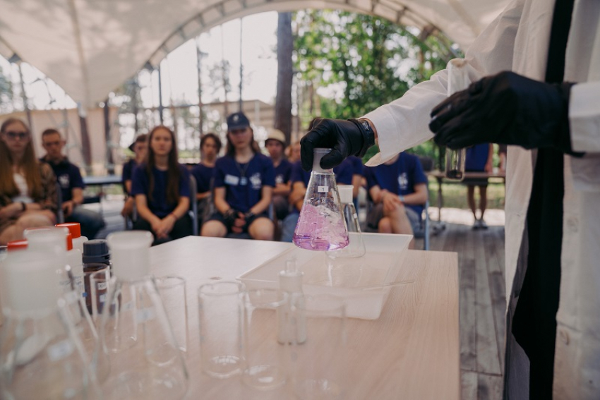 Специалисты Нововоронежской АЭС познакомили с профессией атомщика детей центра «Орион»