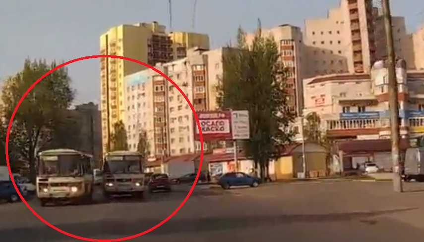 Видео опасных гонок маршрутчиков в Северном районе Воронежа возмутили пользователей Сети