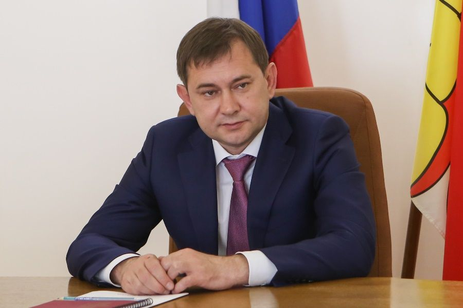 Владимир Нетесов отправил в Общественную палату провластного блогера вместе с сыном депутата