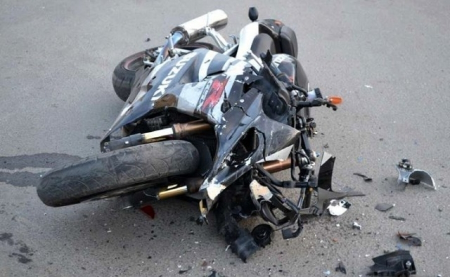 Мотоциклист скончался после столкновения со стоящим кроссовером в Воронеже