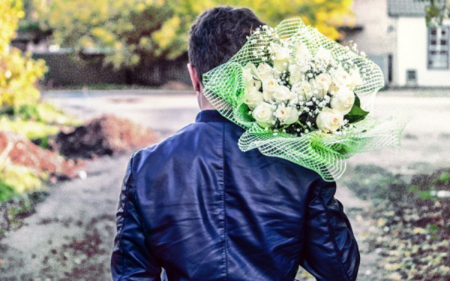 19-летний парень избил продавца цветов в Воронеже, чтобы подарить девушке розы