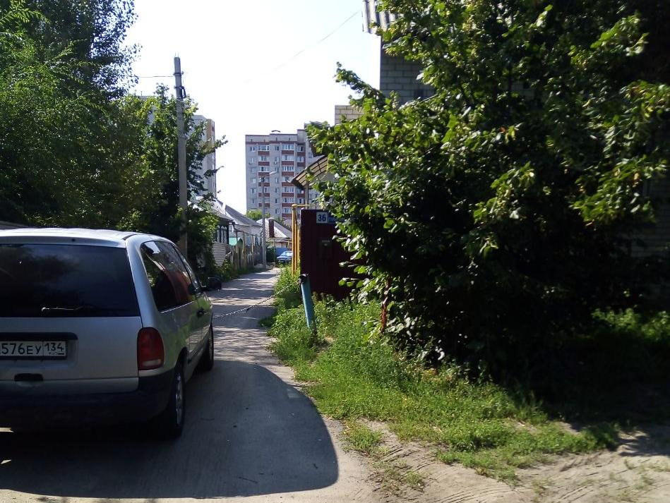 Воронежцы цепью перегородили доступ к улице