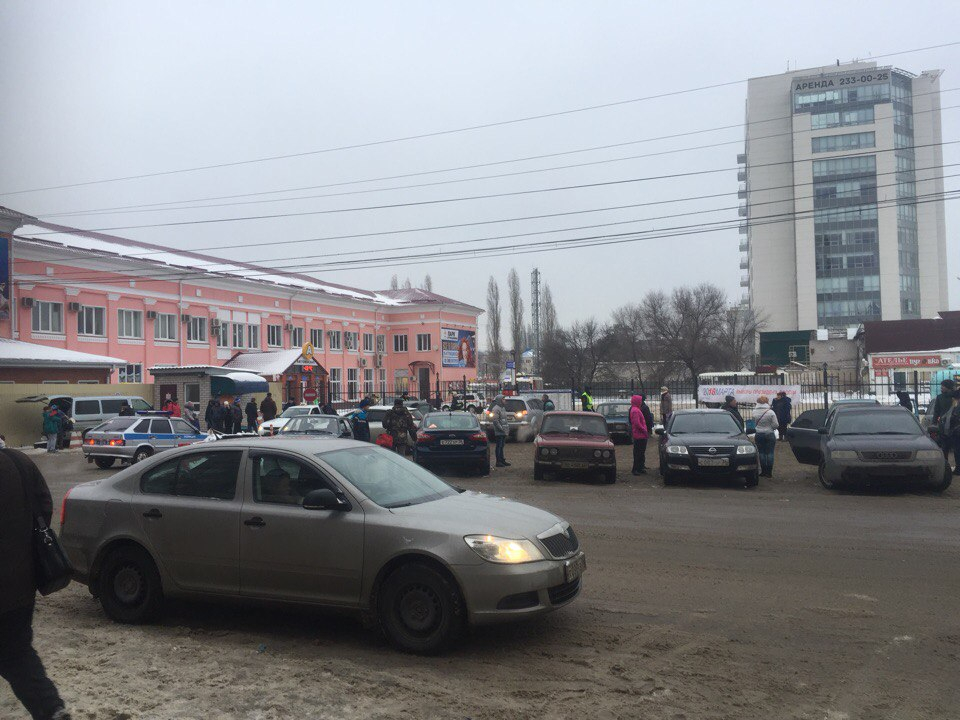 Пьяный разговор в кафе привел к эвакуации автовокзала в Воронеже