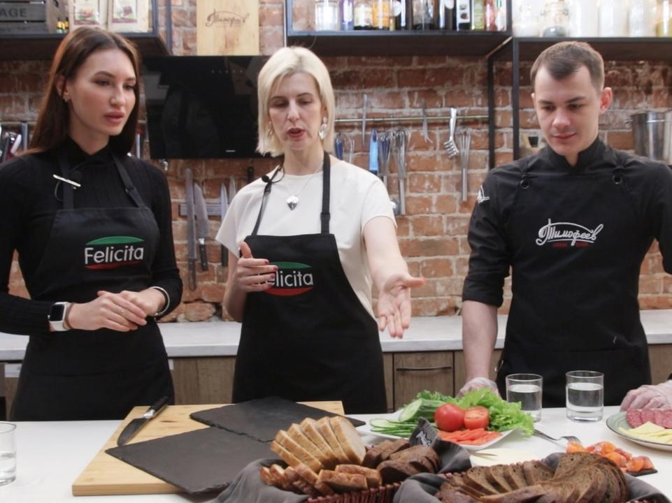 Тесто похоже на женщину: секрет бутербродов на необычном хлебе раскрыли в Воронеже