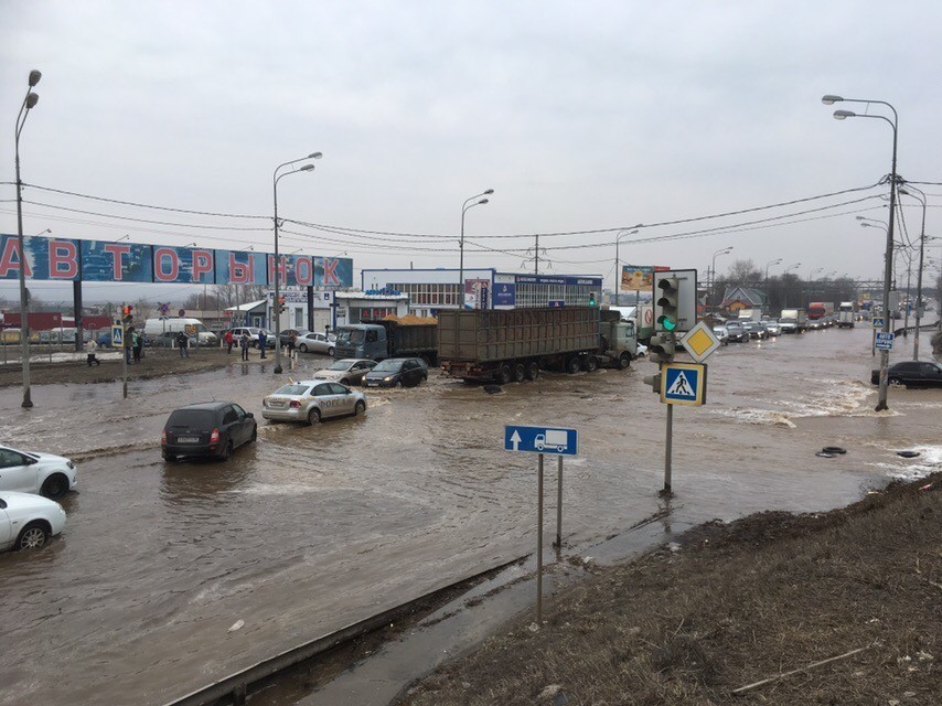 Внезапная улица. Потоп на Антонова Овсеенко Воронеж. Потоп в Воронеже. Сегодняшний потоп на Антонова Овсеенко Воронеж. Улица Антонова-Овсеенко Воронеж авторынок.